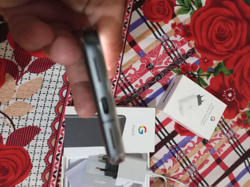 Google Pixel 8 4