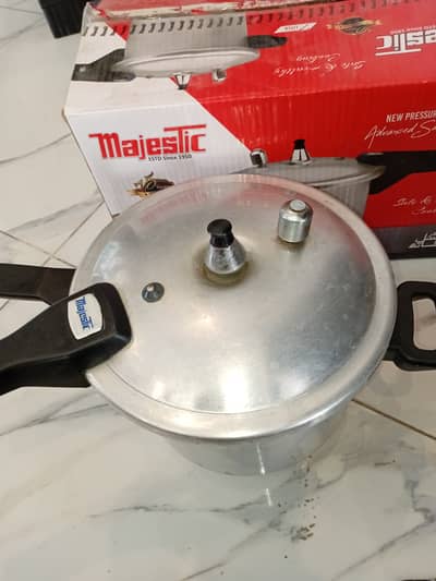 Majestic 7 liter Pressure Cooker Just like Brand New 100% working