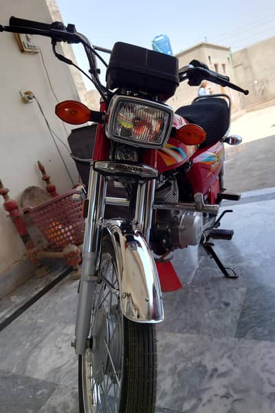 Honda CG 125 2025/26  number 2025 lakin 2026 shape wla