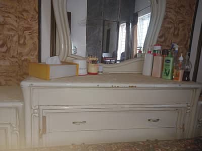 Dressing table for sale.
