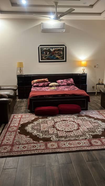 Dressing table, 2 side tables and bed