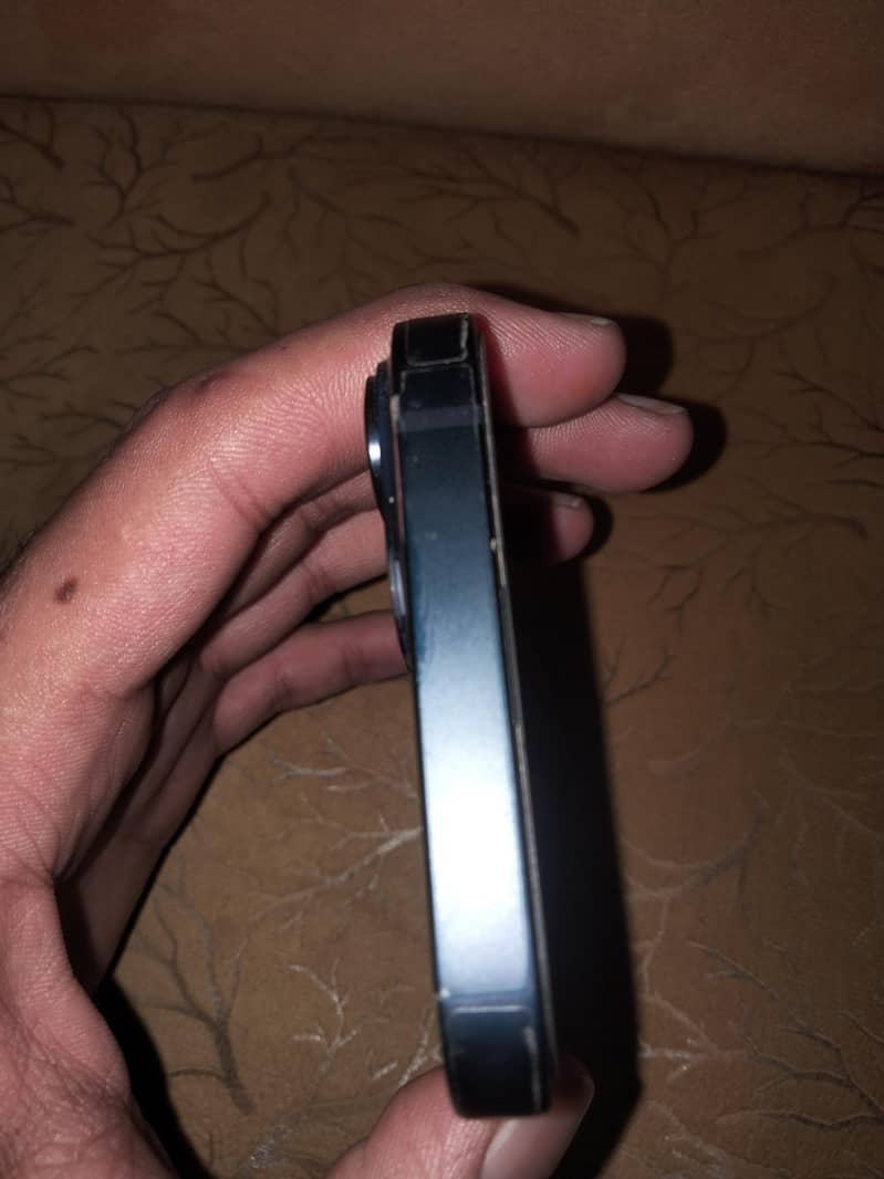 Apple iPhone 14 3