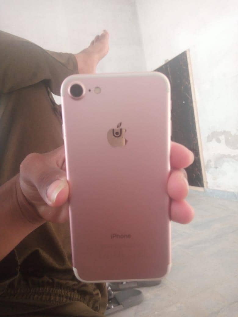 Apple iPhone 7 1