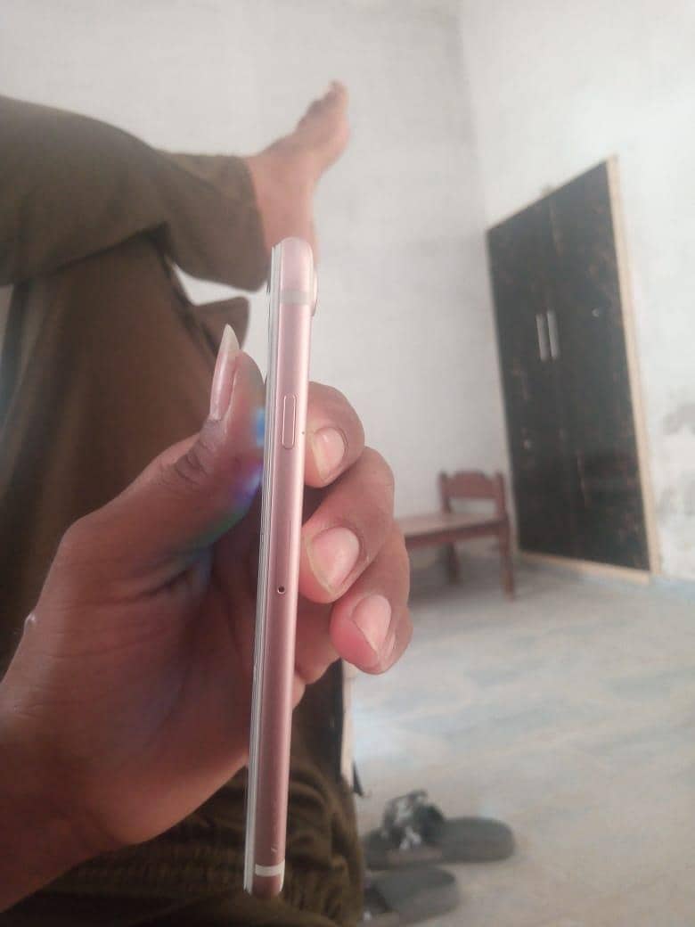 Apple iPhone 7 2