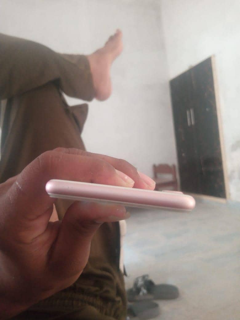 Apple iPhone 7 3