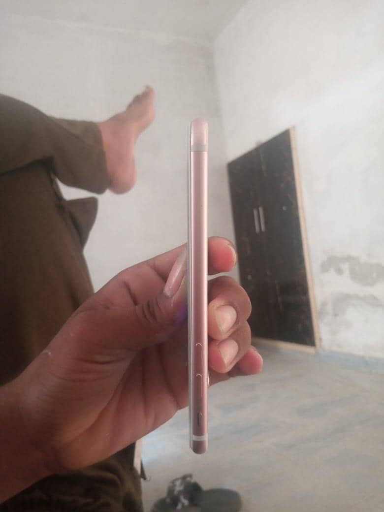 Apple iPhone 7 4