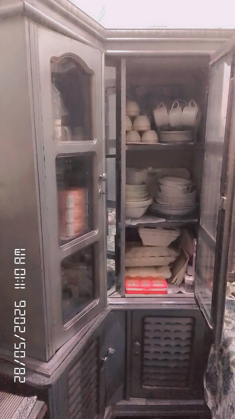 dressing and showcase 3