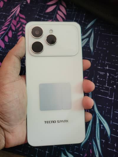 Tecno SPARK 40