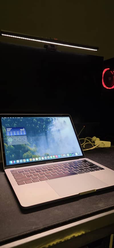 Macbook pro 2018 16 256