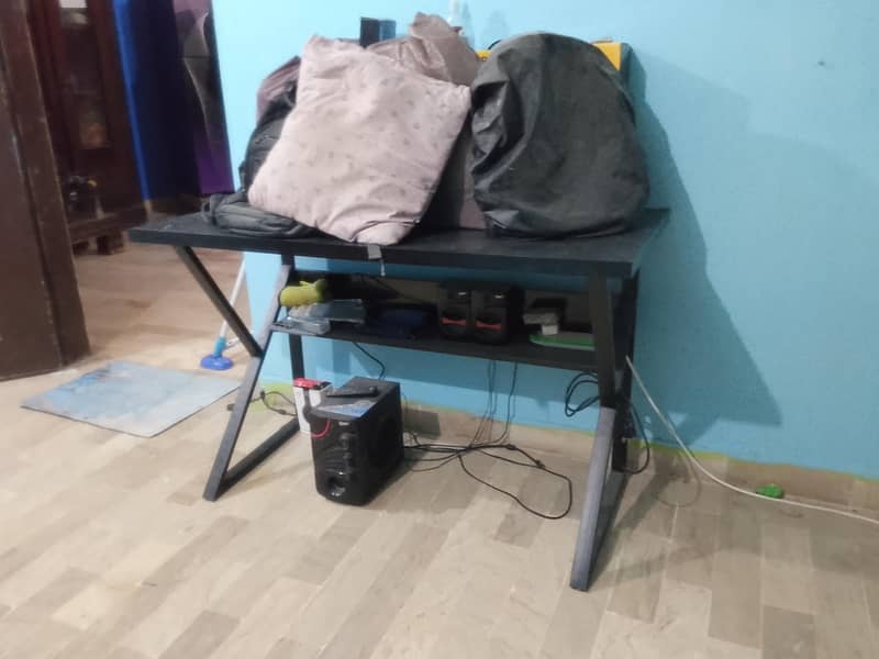 Computer and laptop Table 4