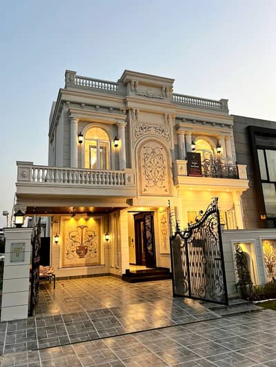 10 Marla House Available For Rent In Bahria Town | Modern Designe | Hot location