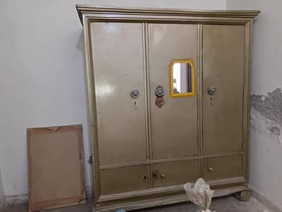 Safe Almari 3-4 man weight