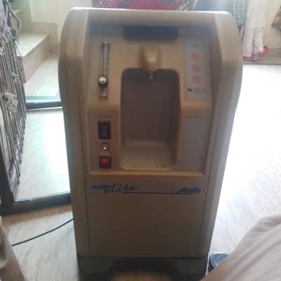 airsep oxygen concentrate good condition