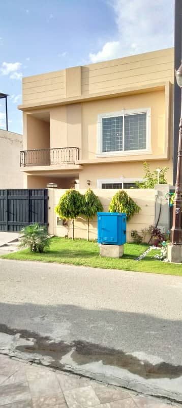 12 Marla Used House for Sale in Lake City Lahore