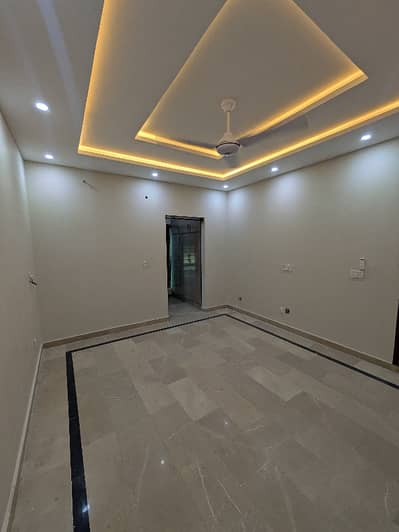 GULBERG RESIDENCIA F BLOCK 10 MARLA UPPER FLOOR FOR RENT