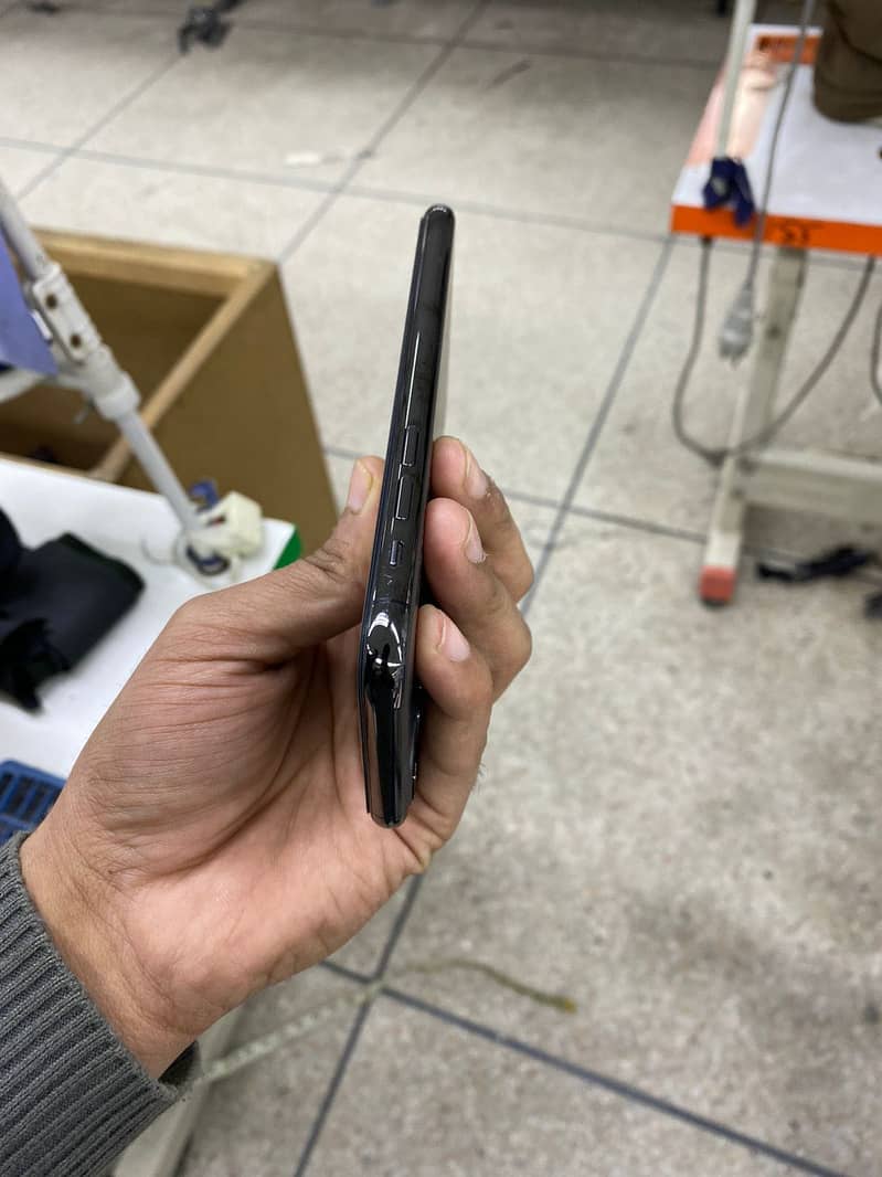 Apple iPhone 11 Pro 2