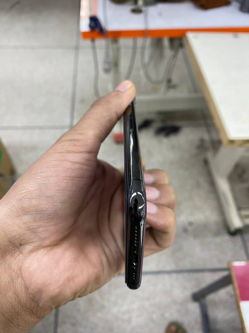 Apple iPhone 11 Pro 4