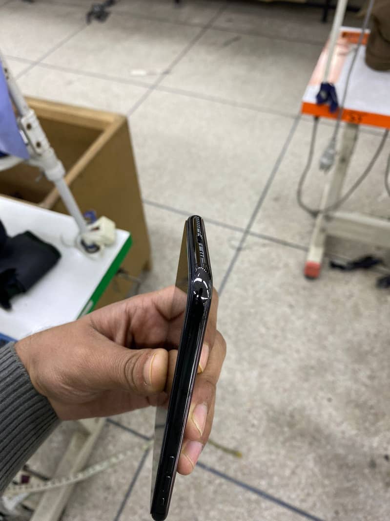 Apple iPhone 11 Pro 6