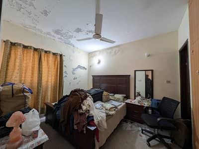 10 Marla Used House for Sale in Lake City Lahore