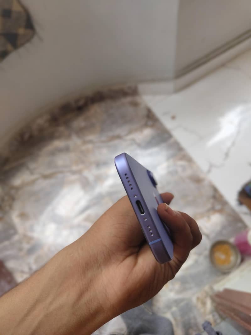 iPhone 16 3