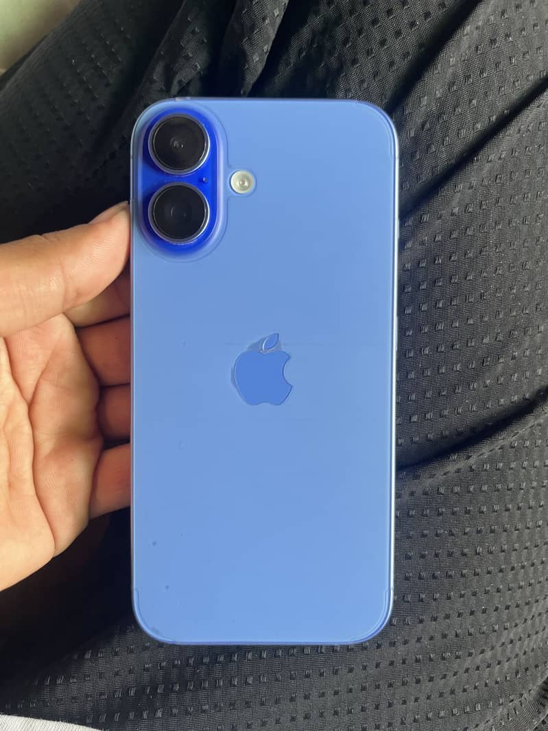 iPhone 16 3