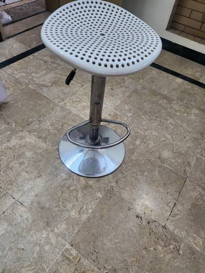 round chair for mirror