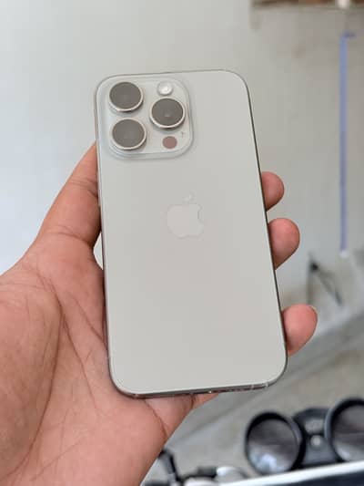 iPhone 15 Pro 256GB 100% health 4 month sim time