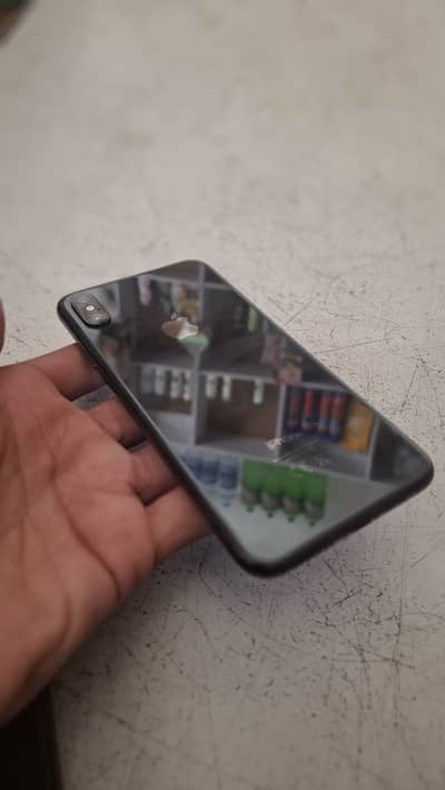 I phone xsmax pta approved koi msla ni ha 10/10 ha water pek ha