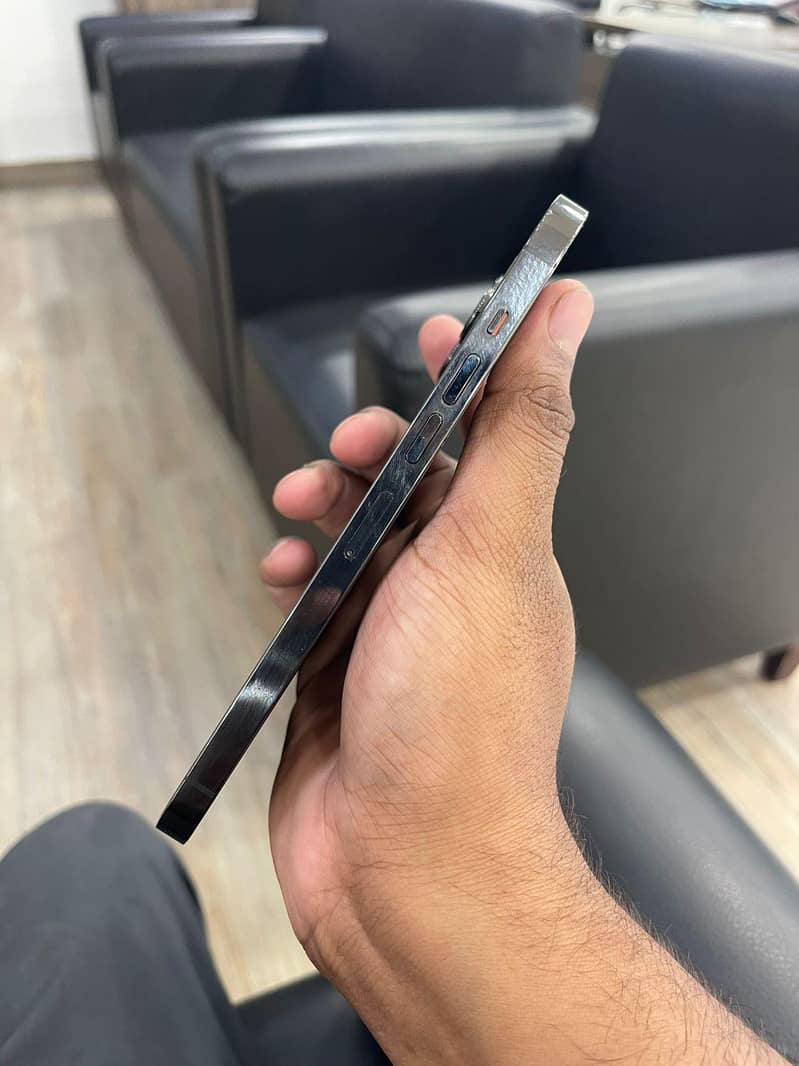 iPhone 13 Pro Max 4