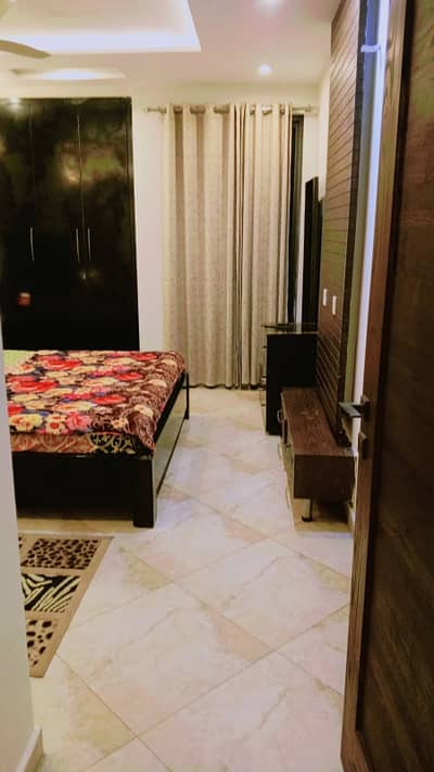 Dha phase 8 par day fully furnished apartments
