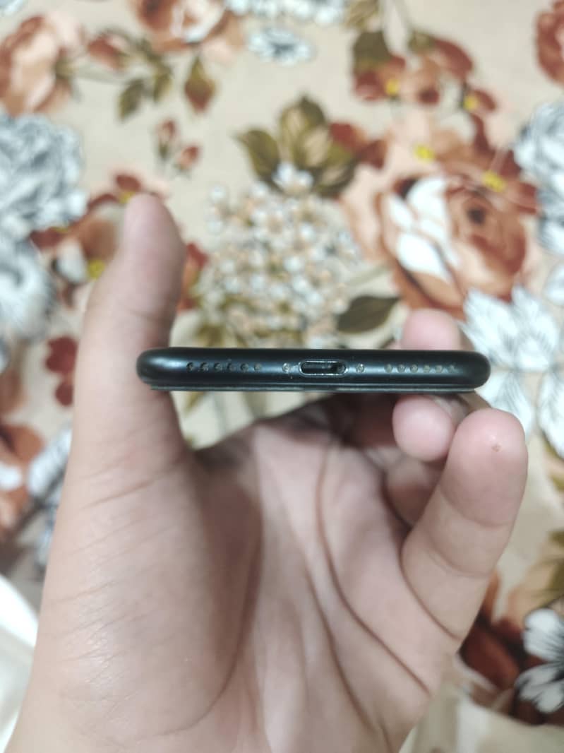 Apple iPhone 7 2