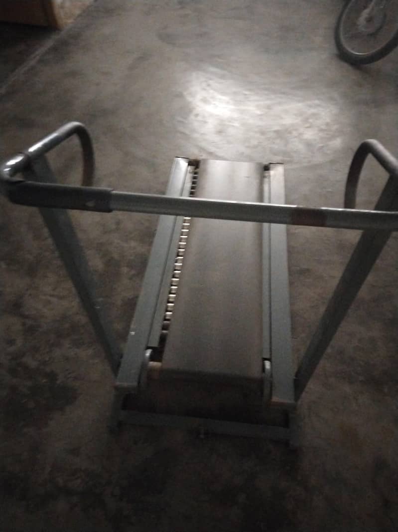 extremely well condition  treadmill 0