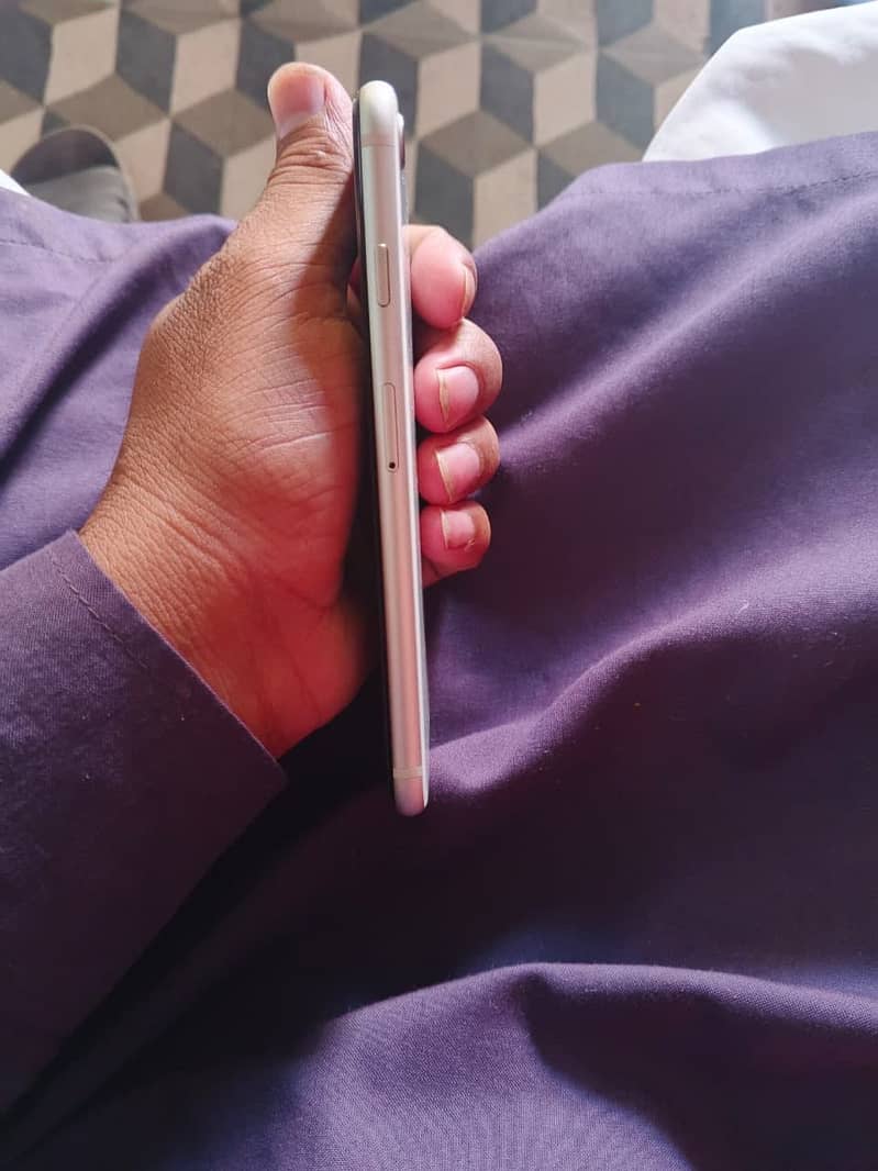 Apple iPhone SE 3rd generation 4