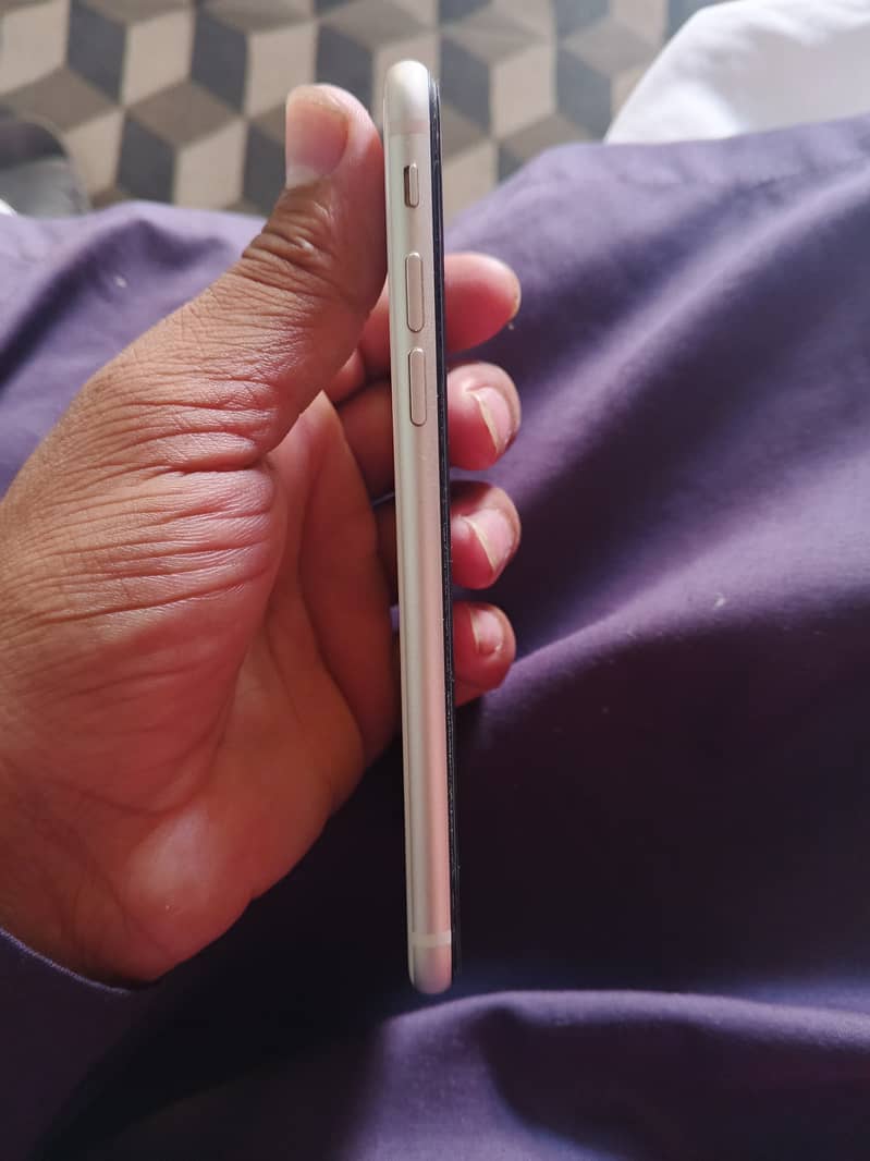 Apple iPhone SE 3rd generation 7