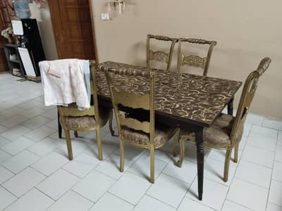 dinning table 6 seater for sale solid wooden and perfect condition