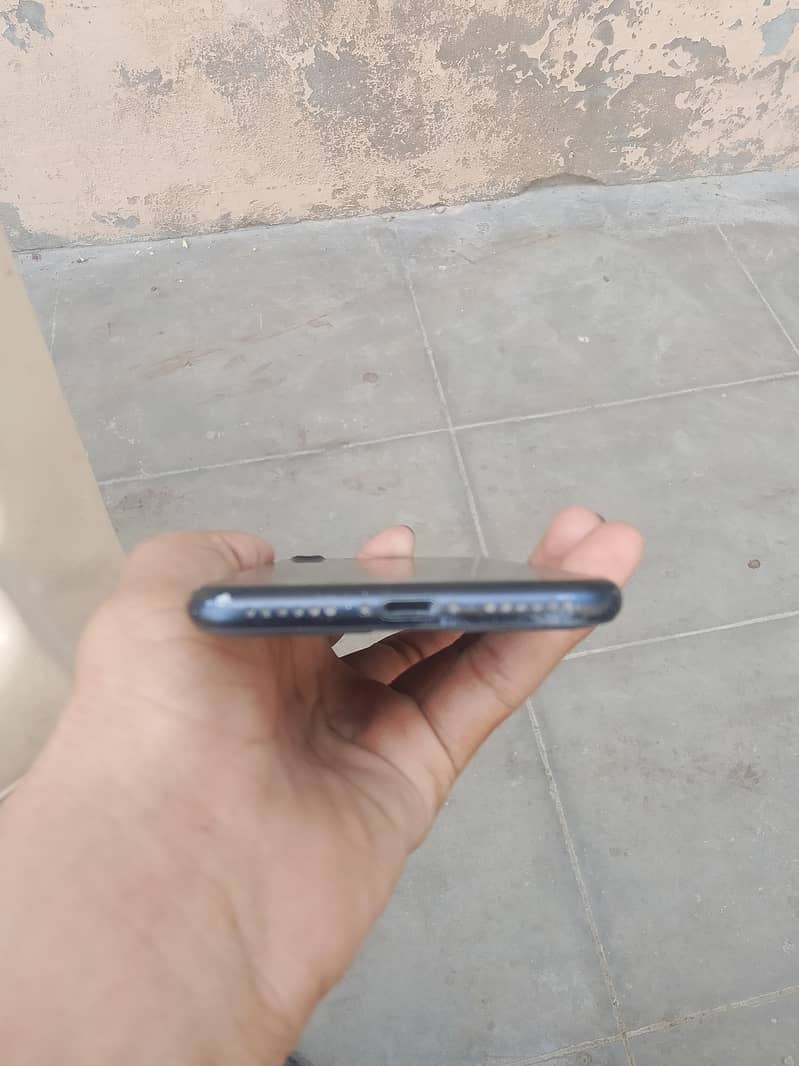 Apple iPhone 7 2
