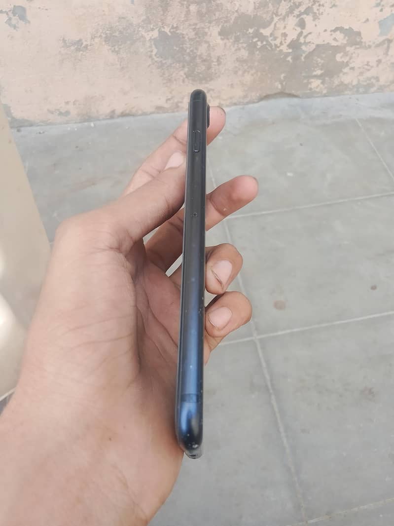 Apple iPhone 7 3