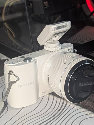 Samsung nx1000 mirrorless camera