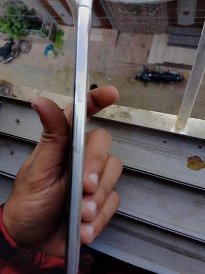 Huawei Nexus 6P hai 4 64 hai sir sim nhi chlti hai