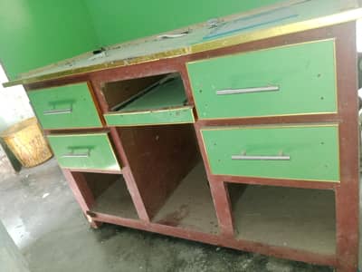 mobile repairing lab for sale bht mazboot lab h lakri ka frame bna hua