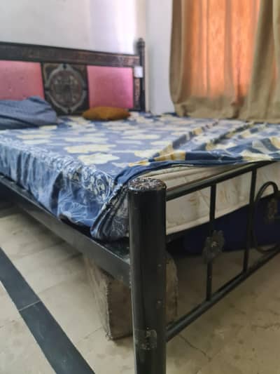 iron bed with mattres