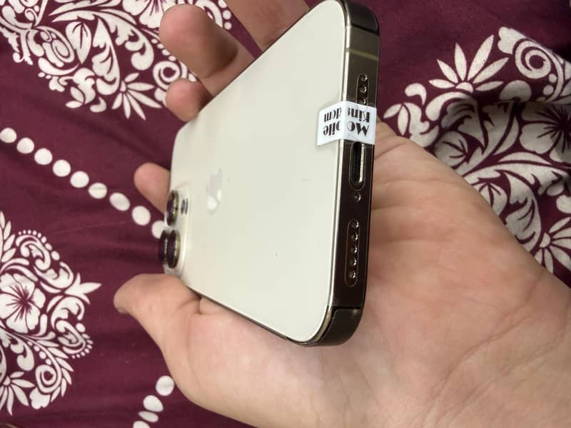 iPhone 14 pro 3