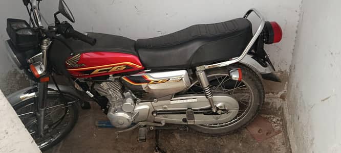 Honda CG 125 (Self start {silver}) Special Edition, condition 10/10