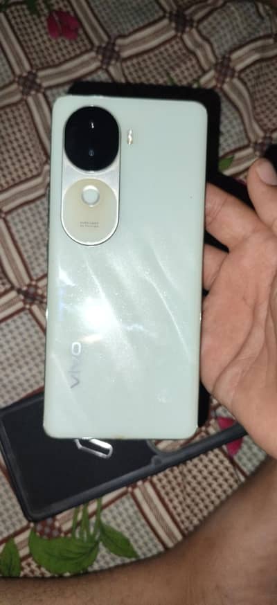 Vivo V40e