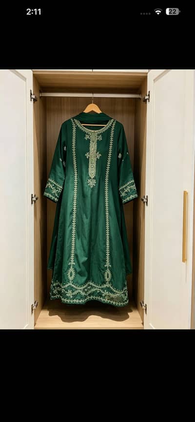 Elegant Emerald Green Embroidered 3-Piece Suit 