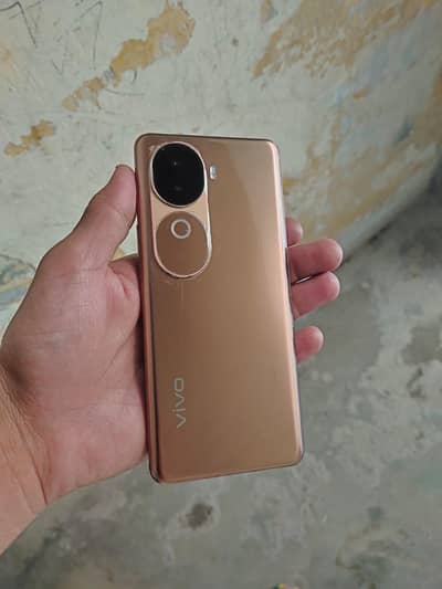 Vivo V40e. Mobile ese Ha jese Aj hi dabba open kia ho
