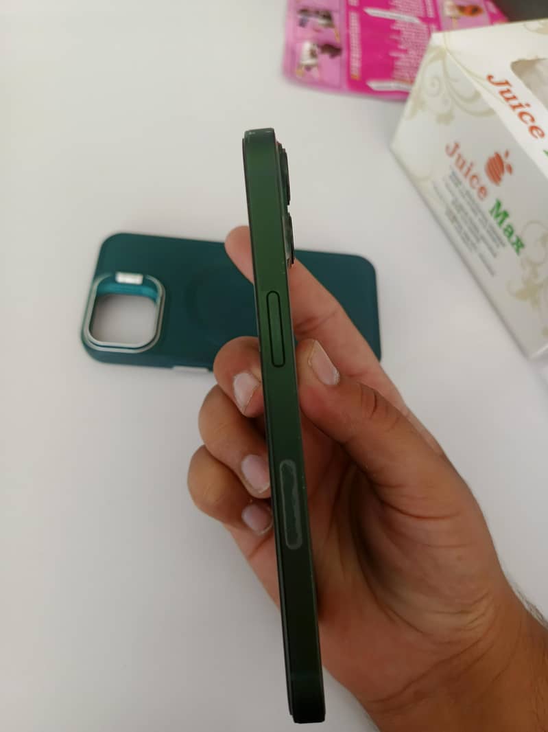 Apple iPhone 13 1