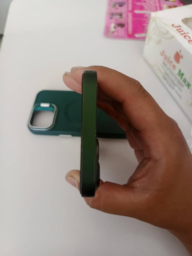 Apple iPhone 13 2