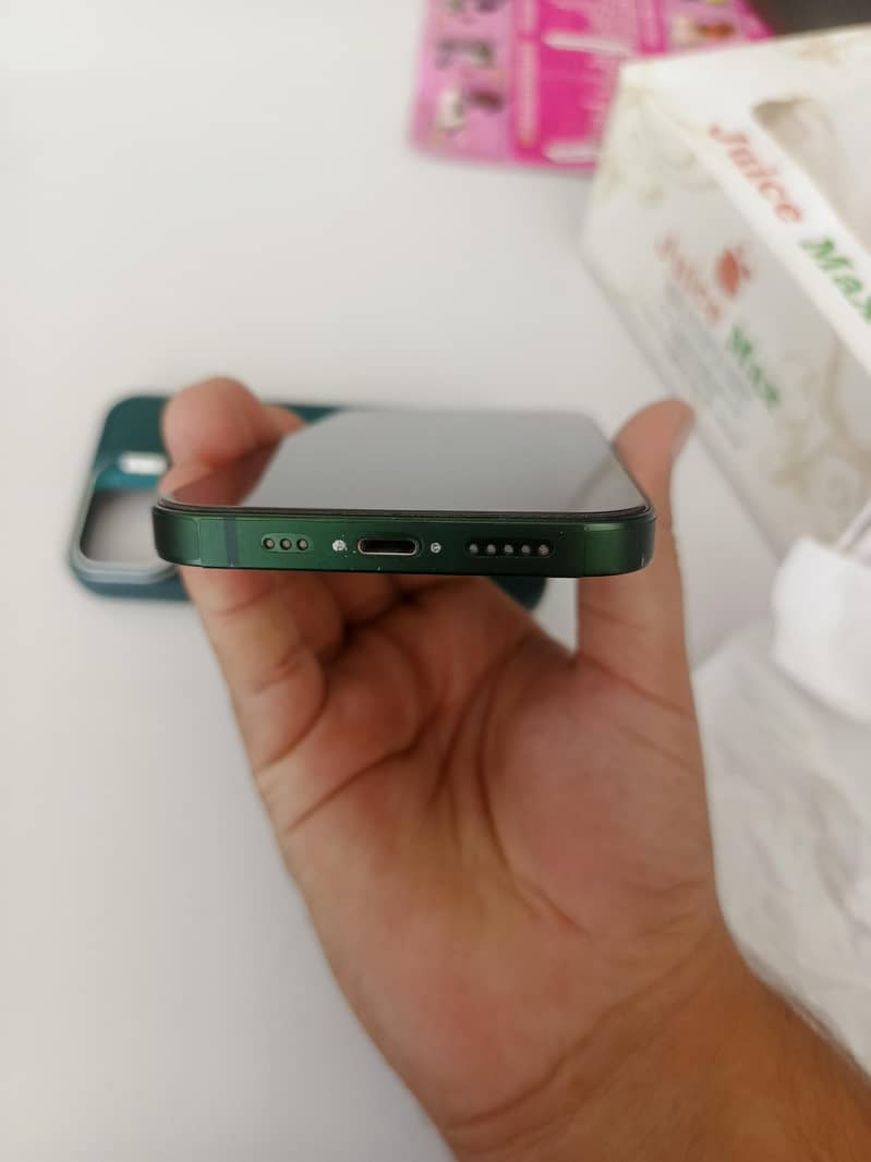 Apple iPhone 13 3