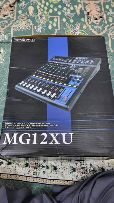 MG12XU 12-Input Channels 4-Bus Mixer with Effects and USB